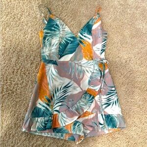 Sz M blue blush tropical 🏝️ ruffle romper